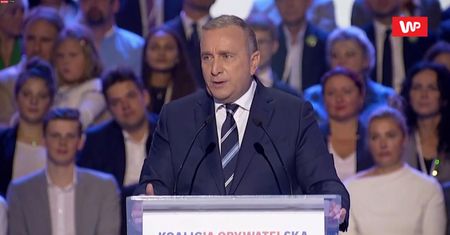 Konwencja KO. Grzegorz Schetyna: PiS sypnął Polakom okruszki z pańskiego stołu