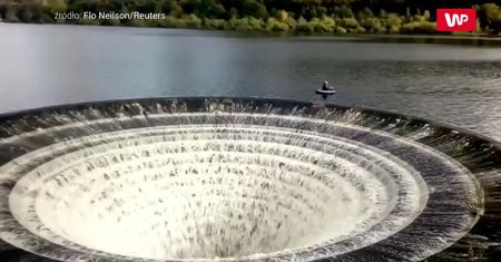Podpłynął na sam skraj wiru. To nagranie mrozi krew w żyłach