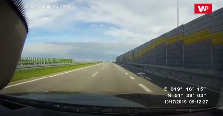Pod prąd na S14. Nagranie z kamerki samochodowej
