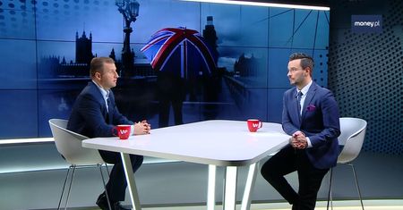 Brexit. Nowa umowa. Ekspert: "różni się mundurem celnika, demony mogą wrócić"