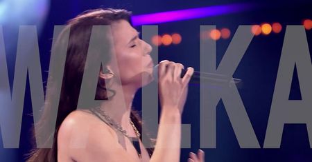 "The Voice of Poland": Michał Szpak do swojej przyjaciółki: "Zaraz wykopię cię z tej sceny!"