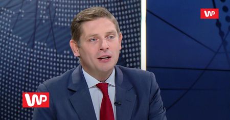 Wybory Parlamentarne 2019. Bartosz Kownacki rozdaje... widelce. Tłumaczenie