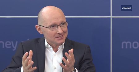 Żabka stawia na seniorów. Coraz częściej emeryci otwierają sklepy