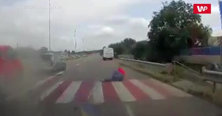 Pieszy aż się przewrócił. Wstrząsające nagranie z Ukrainy