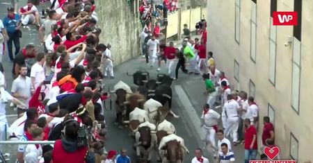 Nagle złapał się za serce. Porażające nagranie z Sanfermines
