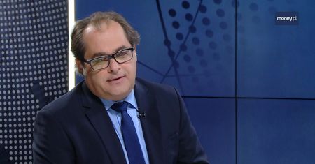 "Panie redaktorze, spuszczam głowę". Wymowne milczenie ministra