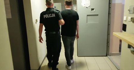 Okradł hotel na 800 tys. zł. Wpadka hakera z Warszawy