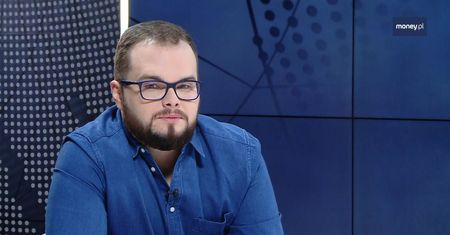 Tańsze wakacje. "Przed każdym wyjazdem trzeba sprawdzić, co oferuje nasz bank"