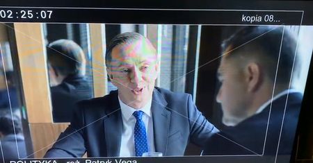 "Polityka" Patryka Vegi. Fragment z Danielem Olbrychskim