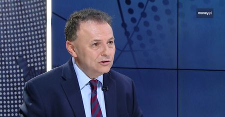 Prof. Orłowski: rząd schowa spowolnienie gospodarcze pod dywan