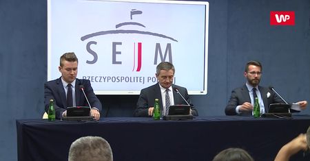 Politycy bezlitośni dla marszałka. Ostro mówią o lotach Kuchcińskiego