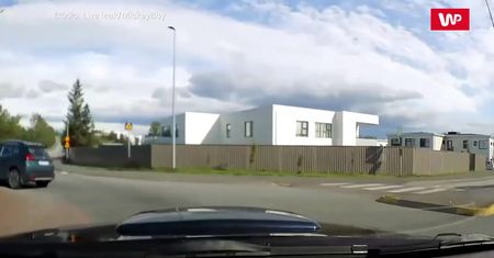 Szalony rowerzysta. Nagranie z samochodu