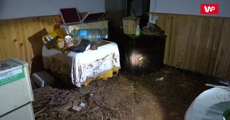Wielka powódź porwała samochody