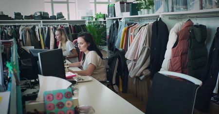 Ekologiczna moda. Na czym polega oraz dlaczego jest tak ważna?