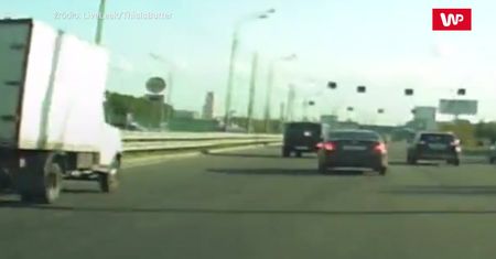 Tak kończy się brawura. Samochód aż wyleciał w powietrze