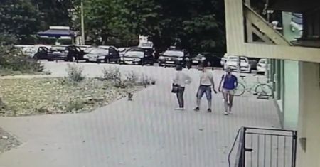 Kopnął psa i odszedł. Policja publikuje nagranie