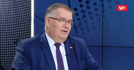 Biedroń o Dudzie. Andrzej Dera odpowiada