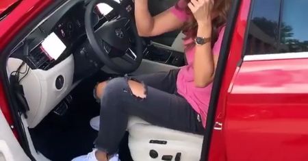 Edyta Górniak wyjeżdża autem na ulice Warszawy