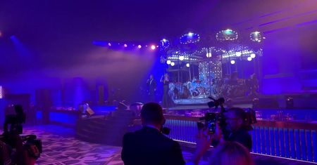 Edyta Górniak i Kuba Badach na Balu TVN 2019 wykonali utwór "Dziwny jest ten świat"
