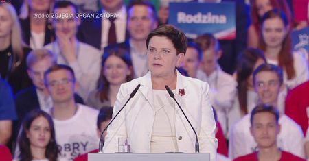 Beata Szydło o burzy ws. broszki. "Jest, wróciła"