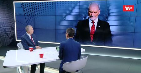 "Macierewicz ma kłopoty". Siemoniak mówi o jego "niegodziwych działaniach"