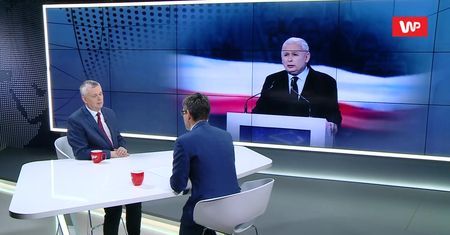 "Znam lepiej szosy niż niejeden kierowca tira". Siemoniak wytyka brak prawa jazdy