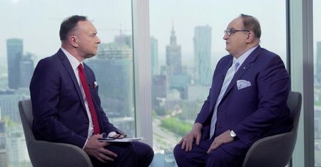 "Francja nie radzi sobie z własnym krajem". Jacek Saryusz-Wolski był gościem "Racji Stanu"