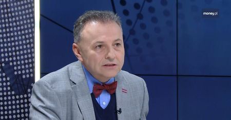 Własna działalność, a praca jak na etacie. "Ludzie będą mieli przez to głodowe emerytury"