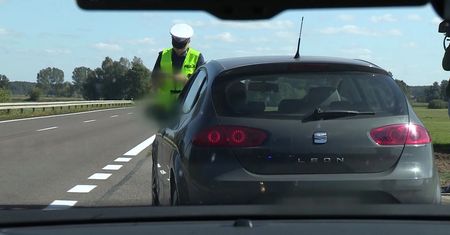 Przeciskał się pomiędzy tirami. "Widziałem, że nic nie jedzie"