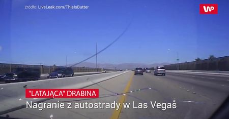 "Latająca" drabina. Nagranie śmiertenie niebezpiecznej sytuacji  na autostradzie