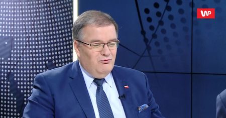 Kontrowersyjne okładki z Tuskiem. Andrzej Dera komentuje