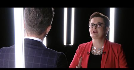 Hofman podaje przepis, jak skupić na sobie uwagę mediów. "Spóźniasz się chwilę…"