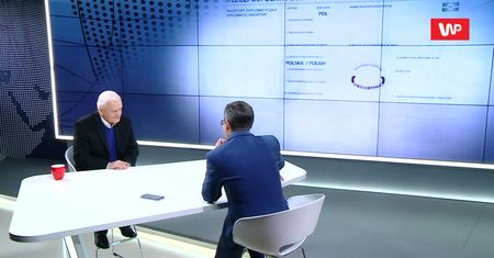 Kontrowersyjny hologram na nowym paszporcie. Leszek Miller: dziwactwo