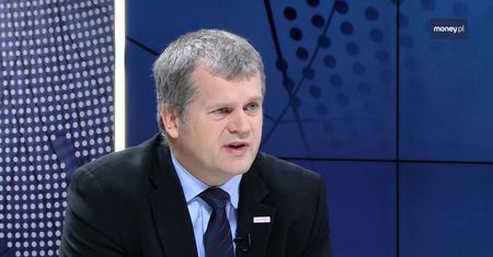 Niebezpieczne narzędzia, spanie na służbie. 13 osób straciło pracę na polskich lotniskach