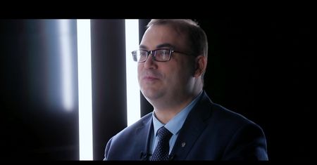 Jeździ maybachem i zajada kawior? Jaworski mówi o zwyczajach o. Rydzyka