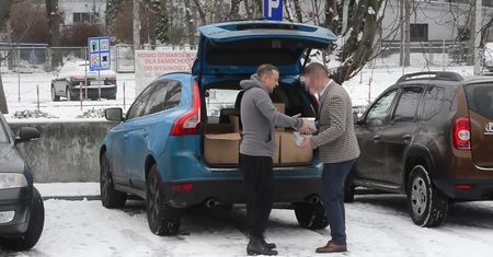 Mozil rozdaje swoje płyty z bagażnika
