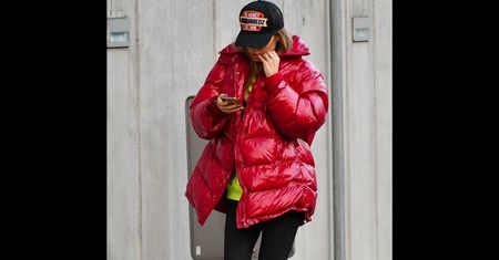 Doda z nosem w telefonie i w butach za 1000 dolarów zmierza do radia