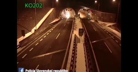 Lot BMW przed tunelem w Tatrach. Przestroga policji