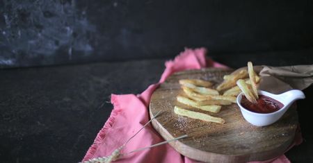 Frytki pieczone w piekarniku. Jedz bez obaw