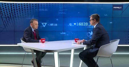 Zmiana czasu to również kłopot dla podróżujących. Orłowski postuluje, by się porozumieć