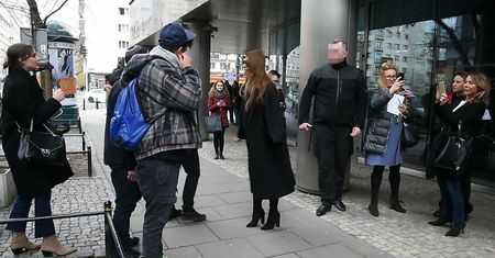 Górniak wścieka się na fanów czekających pod TVN-em: "Poczekajcie, Jezus Maria!"