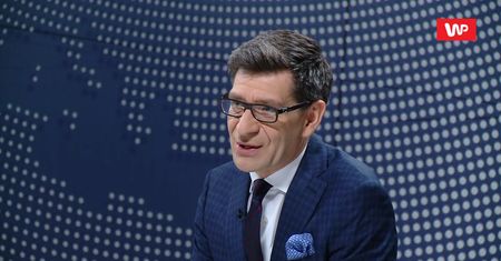 TVP usunęło "niewygodną" sondę. Sikorski: to bezczelne i głupie