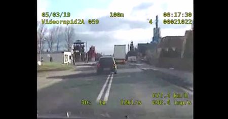 Ponad 170 km/h i omijanie blokad. Pościg za golfem niczym z filmu