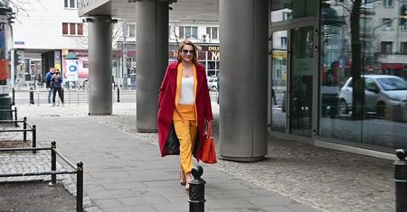 Wiosenna Dereszowska wdzięczy się przed paparazzi