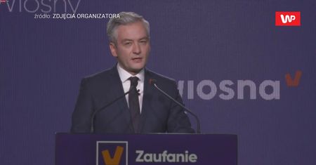 Biedroń wytyka Kaczyńskiemu słabość. Chodzi o finanse