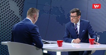 "No, chapeau bas!". Krzysztof Brejza kpi z Beaty Szydło