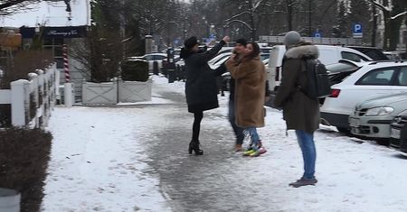 Chodakowska ściska usta w dzióbek do selfie