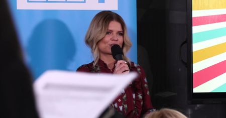 Manowska tańczy z emerytami w ramach promocji "Sanatorium miłości"
