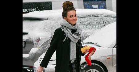 Wendzikowska w kozakach za 500 dolarów pomyka do Porsche