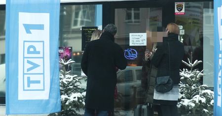 Manowska marznie na papierosku